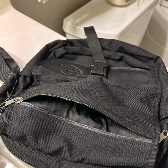 Pine Ridge Woman’s Shoulder bag/backpack - Picture 6 of 7